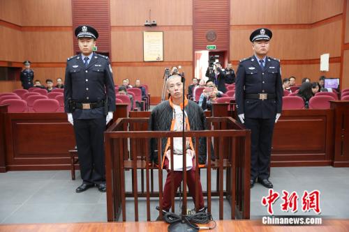 內(nèi)蒙古五人被殺案主犯李鵬飛一審被判死刑。張林虎 攝