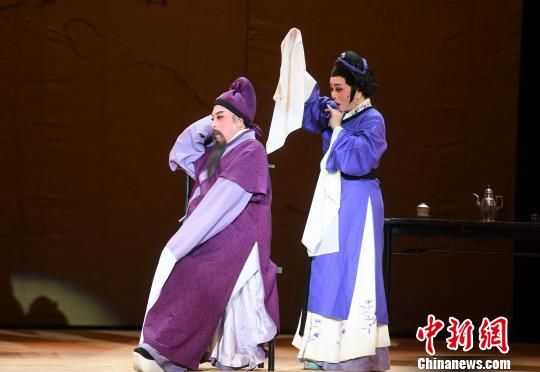 一級演員、中國首屆戲曲演唱大賽“紅梅獎”金獎得主林夢萍(右)，一級演員、文華表演獎得主、中國戲劇“梅花獎”得主陳乃春(左)聯(lián)袂領銜主演該劇?！∮浾邉⒖筛?攝