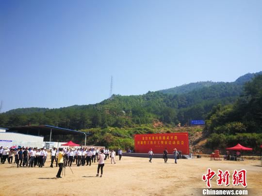 　　圖為龍巖至龍川鐵路福建段今日開工 供圖 攝