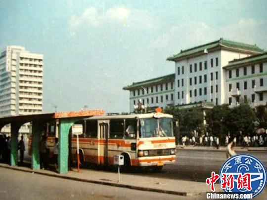 1983年7月1日，新開通的下元至火車站公交定名為1路公共汽車，即市民所熟知的“大1路”。公交公司供圖