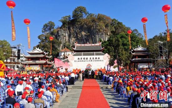 第七屆海峽兩岸定光佛文化節(jié)開幕式活動(dòng)現(xiàn)場(chǎng)。　王發(fā)祥 攝