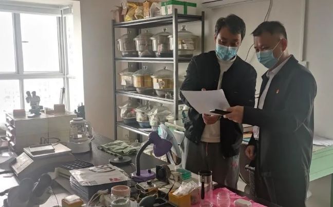 圖為蕉城區(qū)僑聯(lián)主席蔡述敏一行走訪福建省生輝精密儀器有限公司。.jpg